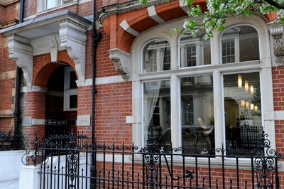 blured NOSE.LONDON profile